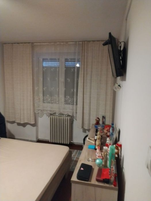 Vand apartament trei camere