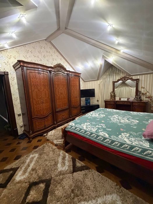 Продам почти новую спальный гарнитур