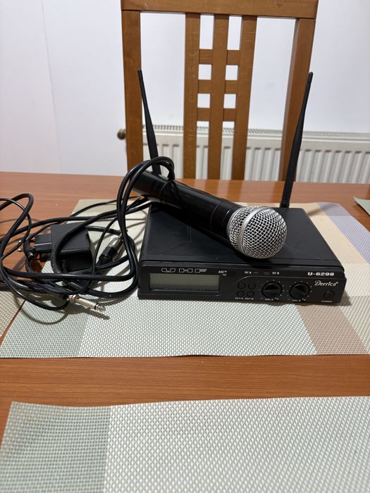 Microfon prodesinal cu amplificator