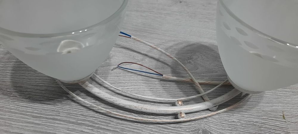 Lustra alb antichizat cu 3 becuri E27