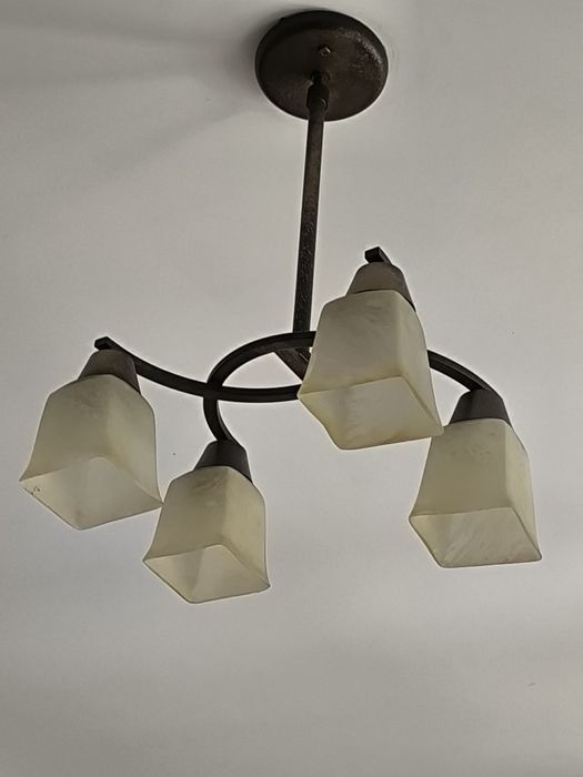 Vând  lustre moderne