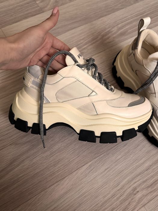Продам кроссовки PRADA