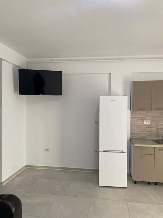 Inchiriez apartament