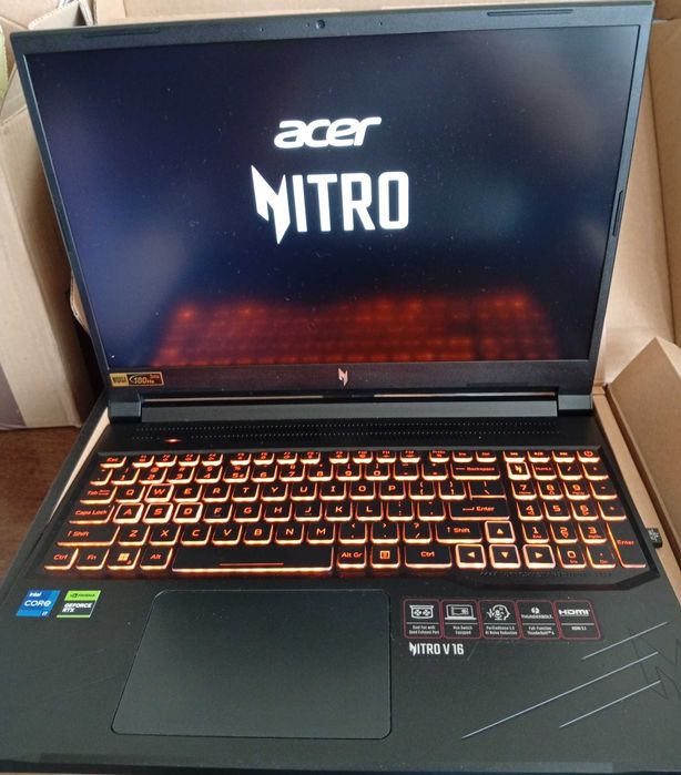 Нов лаптоп Acer Nitro V16.Ползван само за тестване.