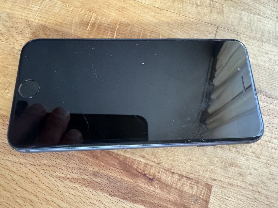 Продавам IPhone 7