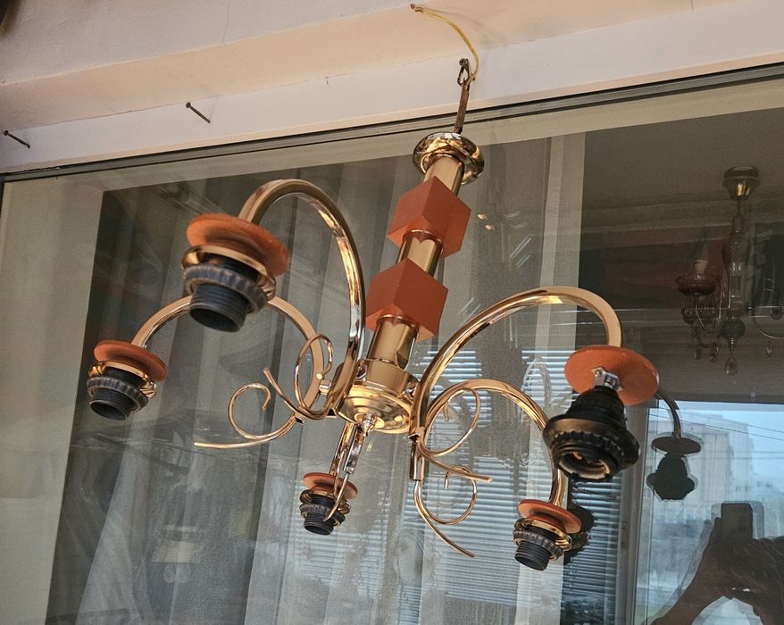 Продам люстры,разные.