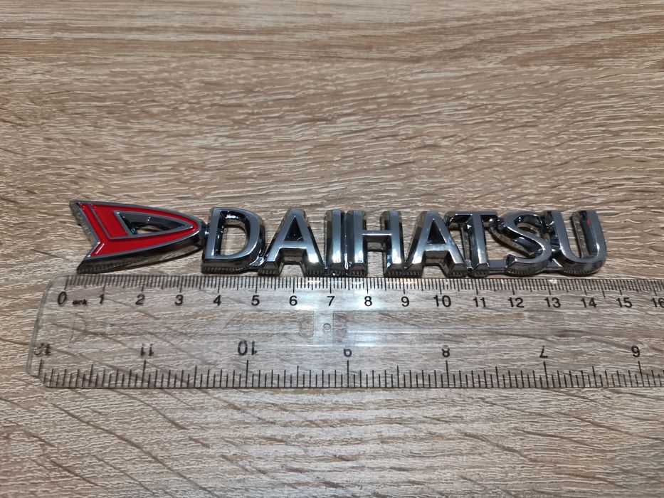 надпис лого емблема Daihatsu Дайхацу