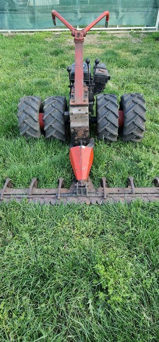 Mașina de tuns iarba,lucerna,fin,etc pe benzina cu 4 roti