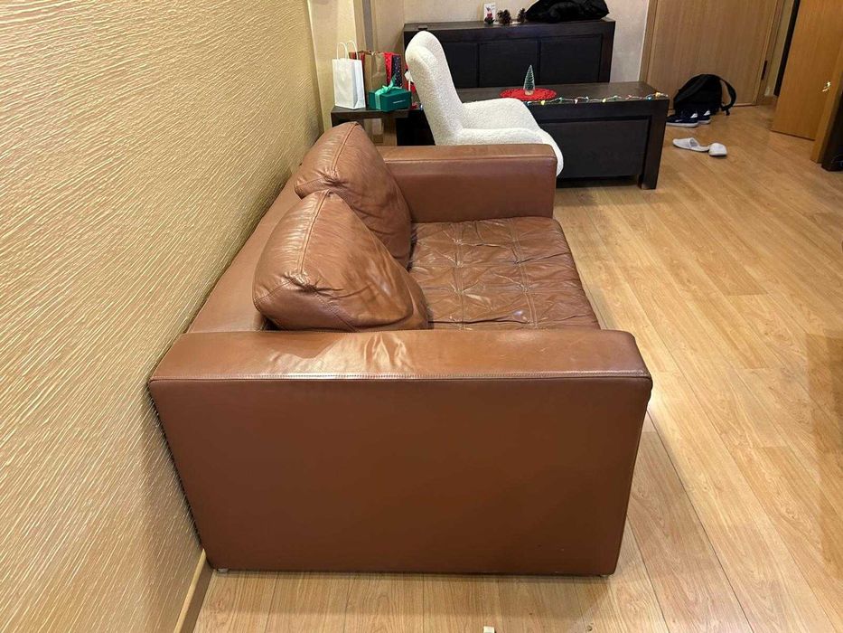 Двуместен кафяв кожен диван SELAMORE – 160 см, кожа