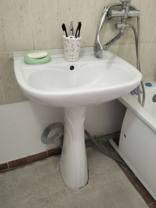 Продам раковину , целая