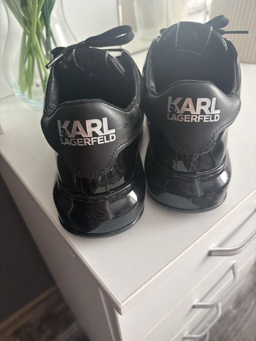 Продавам обувки на karl lagerfeld носени веднъж но са ми малки 37 номер.