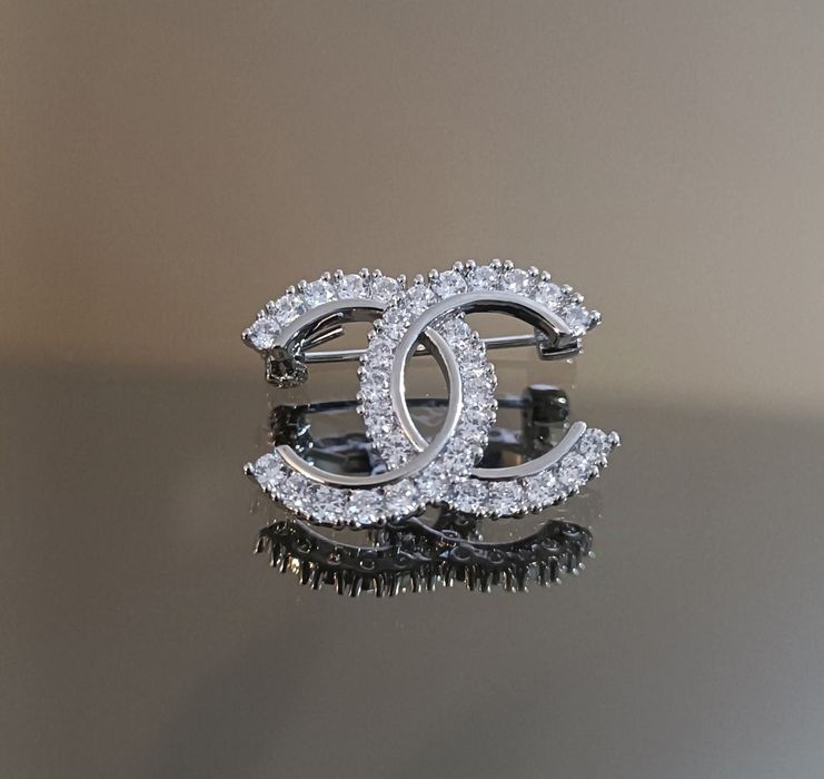 Брошки Chanel топ модел