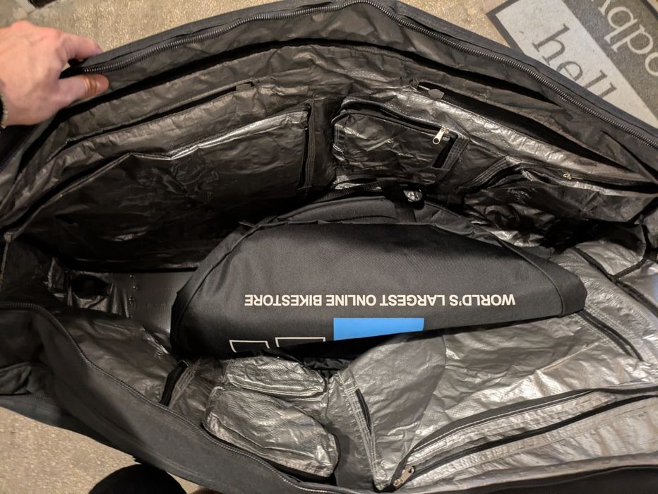 Husă transport bicicletă Chain Reaction Cycles + huse pentru roți – stare excelentă