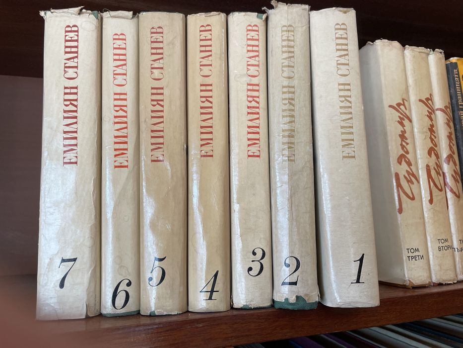 Томове книги класика