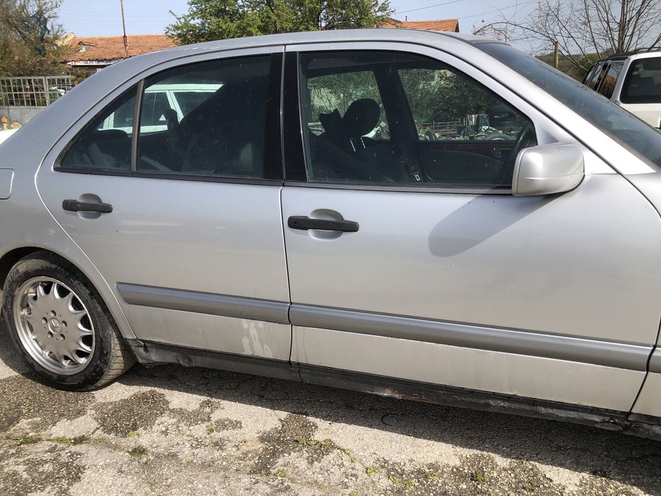 Мерцедес Е 2.9 на части