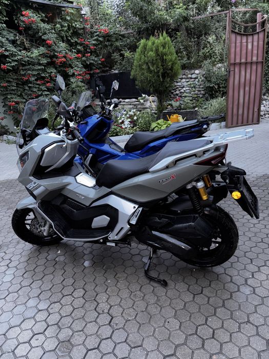 Макси скутер BAMX 200