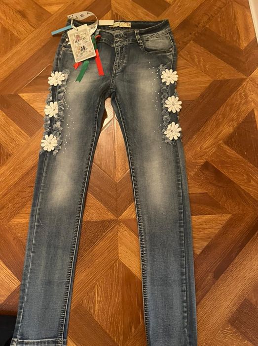 Продам женские джинсы