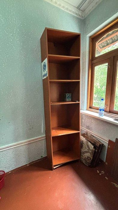 высокий угловой шкаф