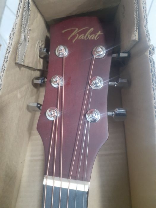Gitara sotiladi holati yangi 800 ming