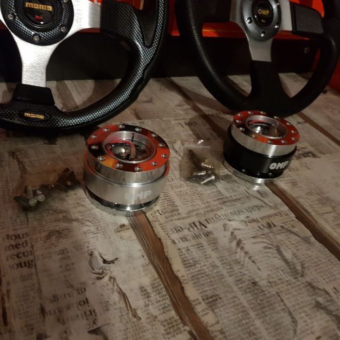 butuc volan toyota cu prindere in 6 puncte,volan sport toyota