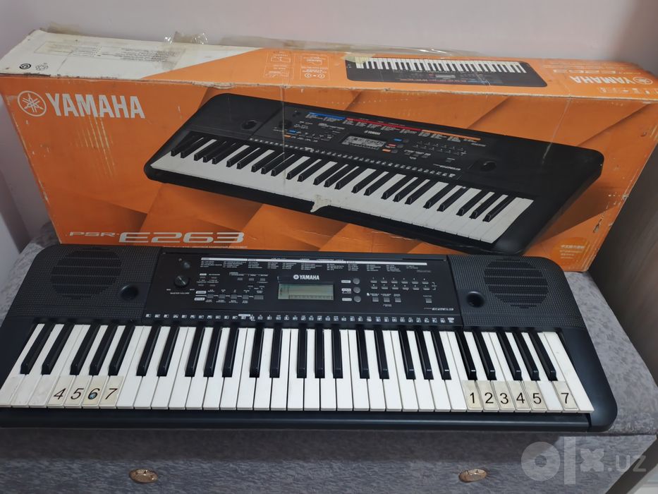 Pianino Yamaha E263