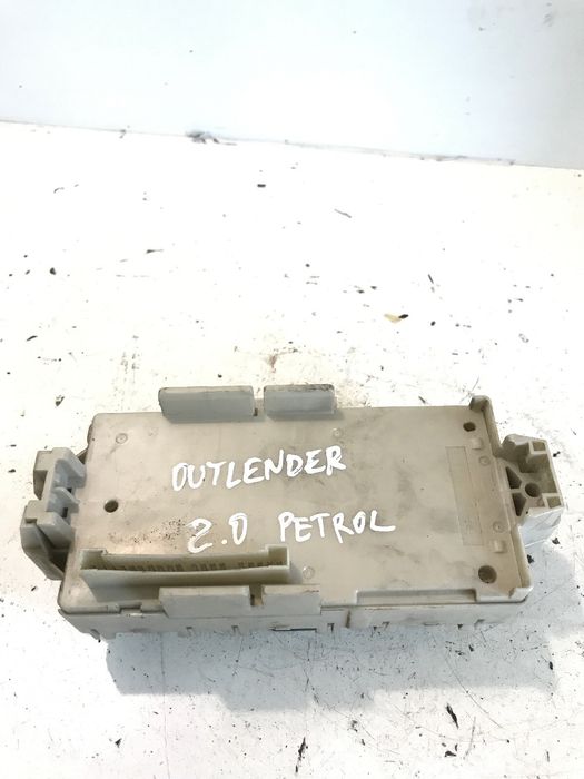 Кутия с предпазители за Mitsubishi Outlander 2.0 (2004) 30923-0555
