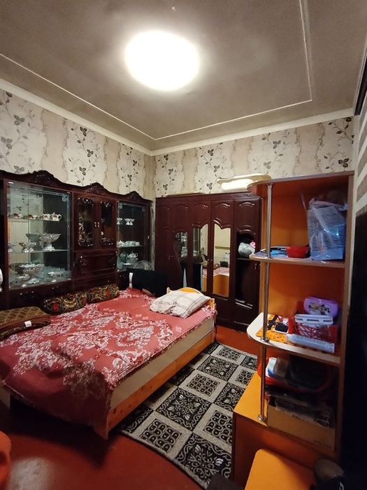 4 сотихлик ховли сотилади, 2та санузел, 2 хонали уйи бор