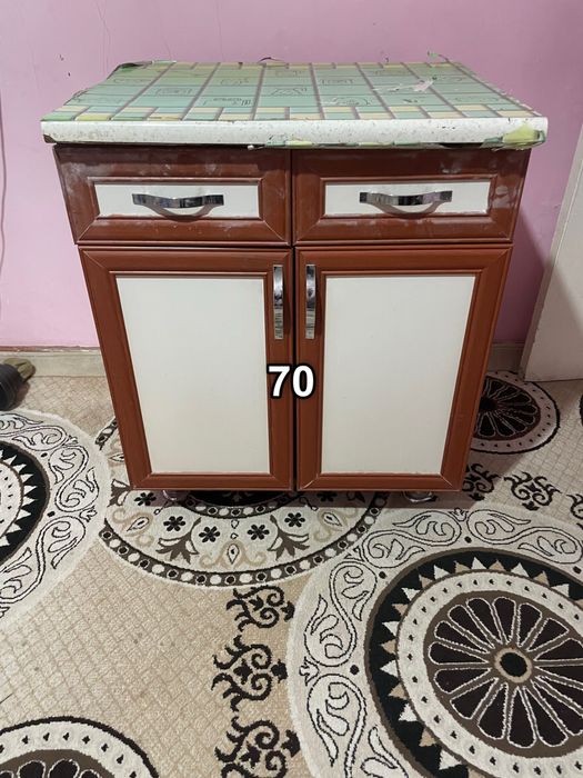 Кухонный гарнитур сотилади.