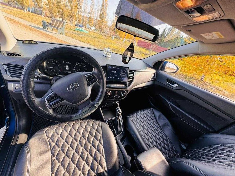 Продам машину Hyundai Solaris.