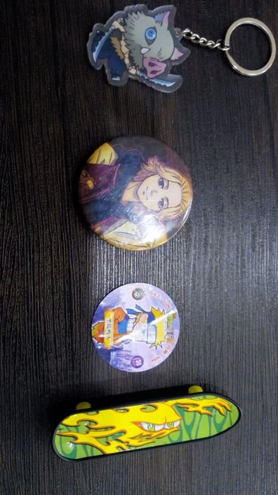 Продам брелки 4 штуки