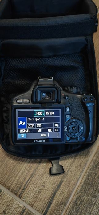 Canon 550d тяло Канон