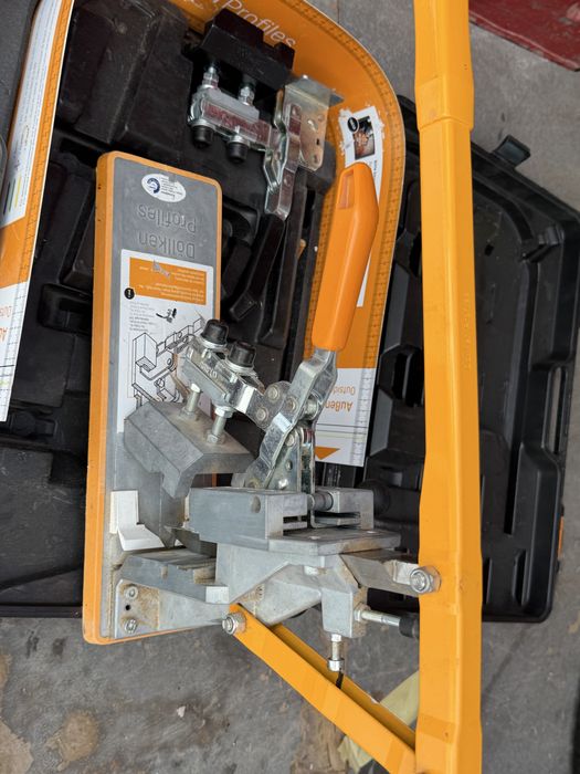 Dollken  ghilotina plinta