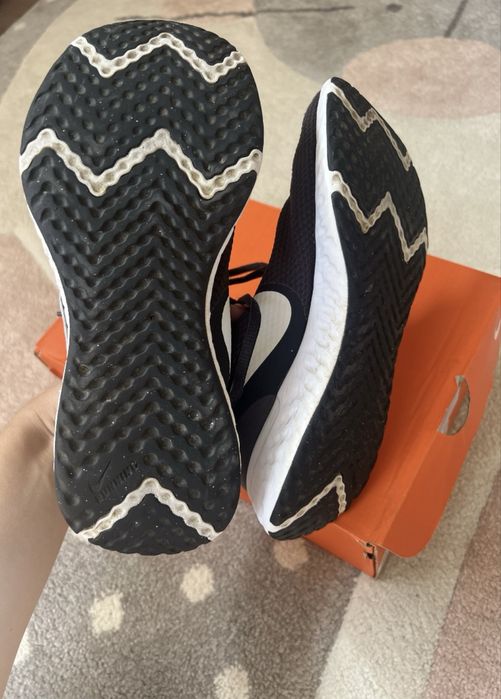 Унисекс маратонки Nike Revolution 5