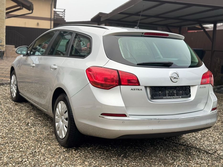 Opel Astra Edition Facelift 2014