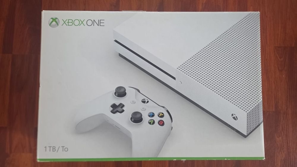 XBOX ONE 1 TB  + 1 controller