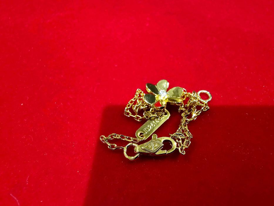 Van Cleef & Arpels VCA Gold Mini Frivole Diamond Clover Дамска Гривна