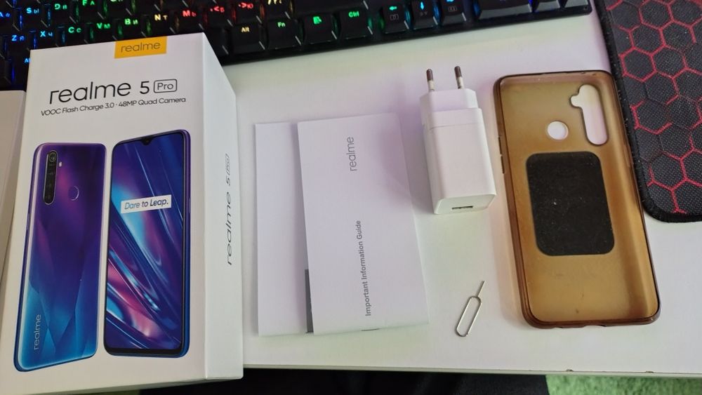 Продам смартфон Realme 5 Pro