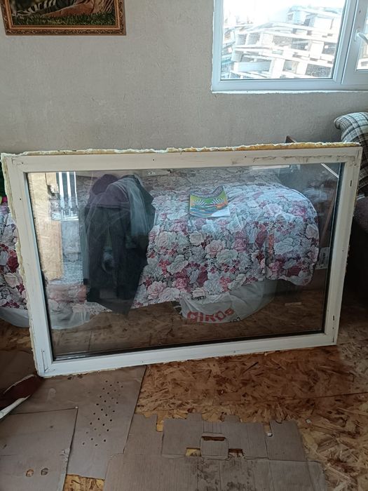 Продам два пластиковых окна