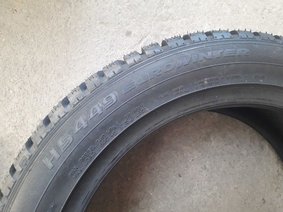 2 Нови зимни гуми R17 215/50 Falken HS449 EuroWinter 95V M+S ExtraLoad