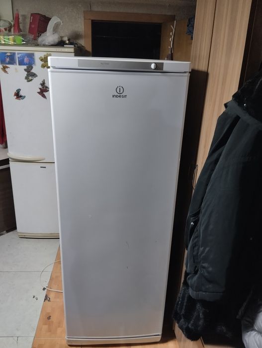 Морозильник вертикальный