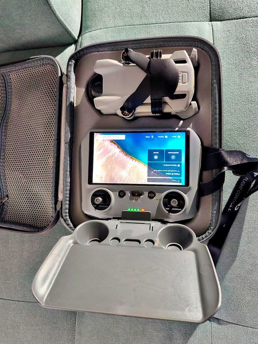 DJI Mini 3 + Telecomandă DJI RC cu Ecran + Geantă /Accesorii Protecție