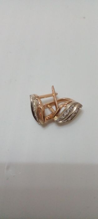 Серьги золотые..