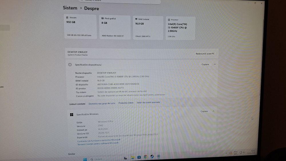 Vând set PC,birou ,monitor si scaun