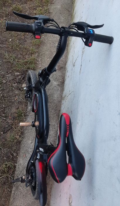Vând trotinetă electrică mini scuter în stare bună viteză maximă de 25
