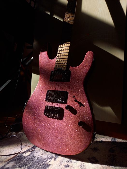 Chitară electrică Harley Benton Fusion-III Pink Sparkle + Husă + Curea + Amp căști Vox