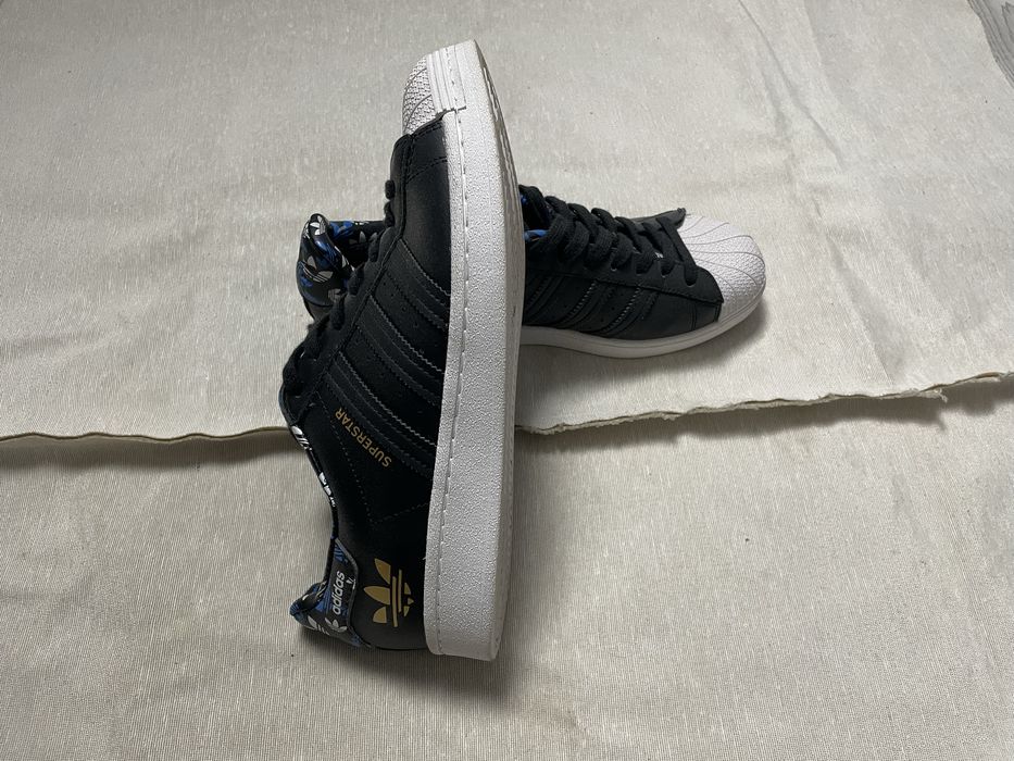 Продам Adidas superstar