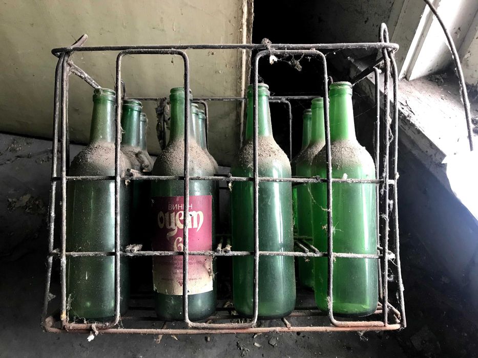 Продавам метални каси с или без бутилки 0.700 и бутилки 1 литър