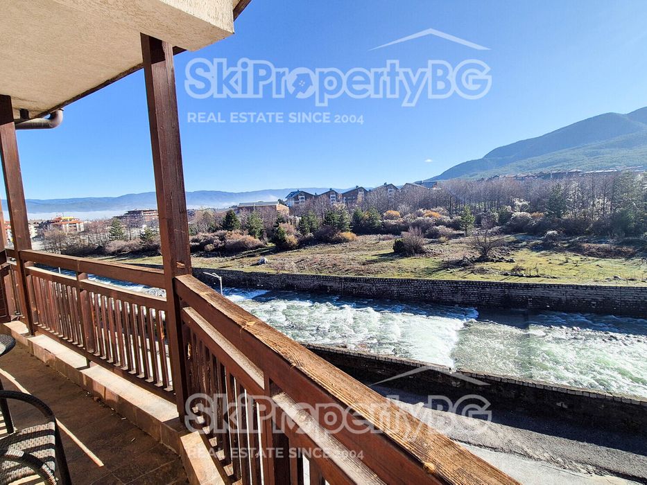 Двустаен апартамент с ТОП локация и невероятна гледка!