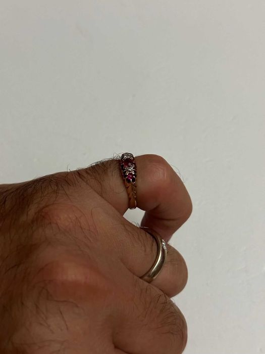 INEL AUR 18K + 3 RUBINE + 2 DIAMANTE - Anglia - 3g. - Vintage !
