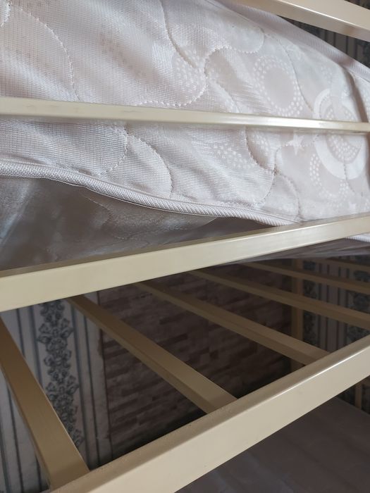 Двухъярусная кровать